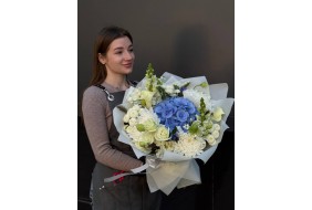 ЭЛЕГАНТНЫЙ БУКЕТ С КРУПНОЙ ГОРТЕНЗИЕЙ 