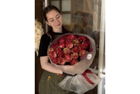 25 КРАСНЫХ ПИОНОВИДНЫХ РОЗ 